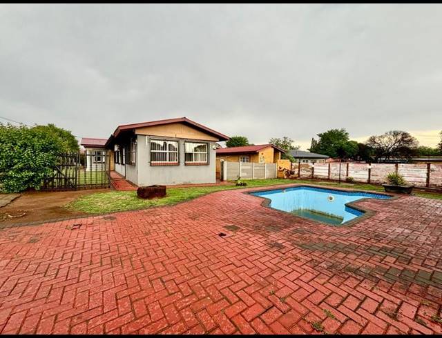 3 BEDROOM HOUSE FOR SALE IN VANDERBIJLPARK SW 5